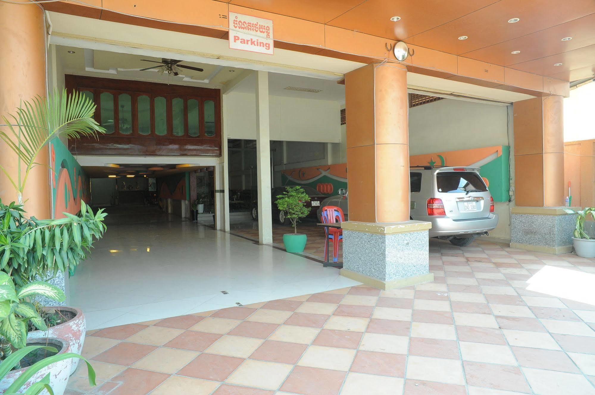 Lux Star Town Hotel Phnom Penh Eksteriør bilde