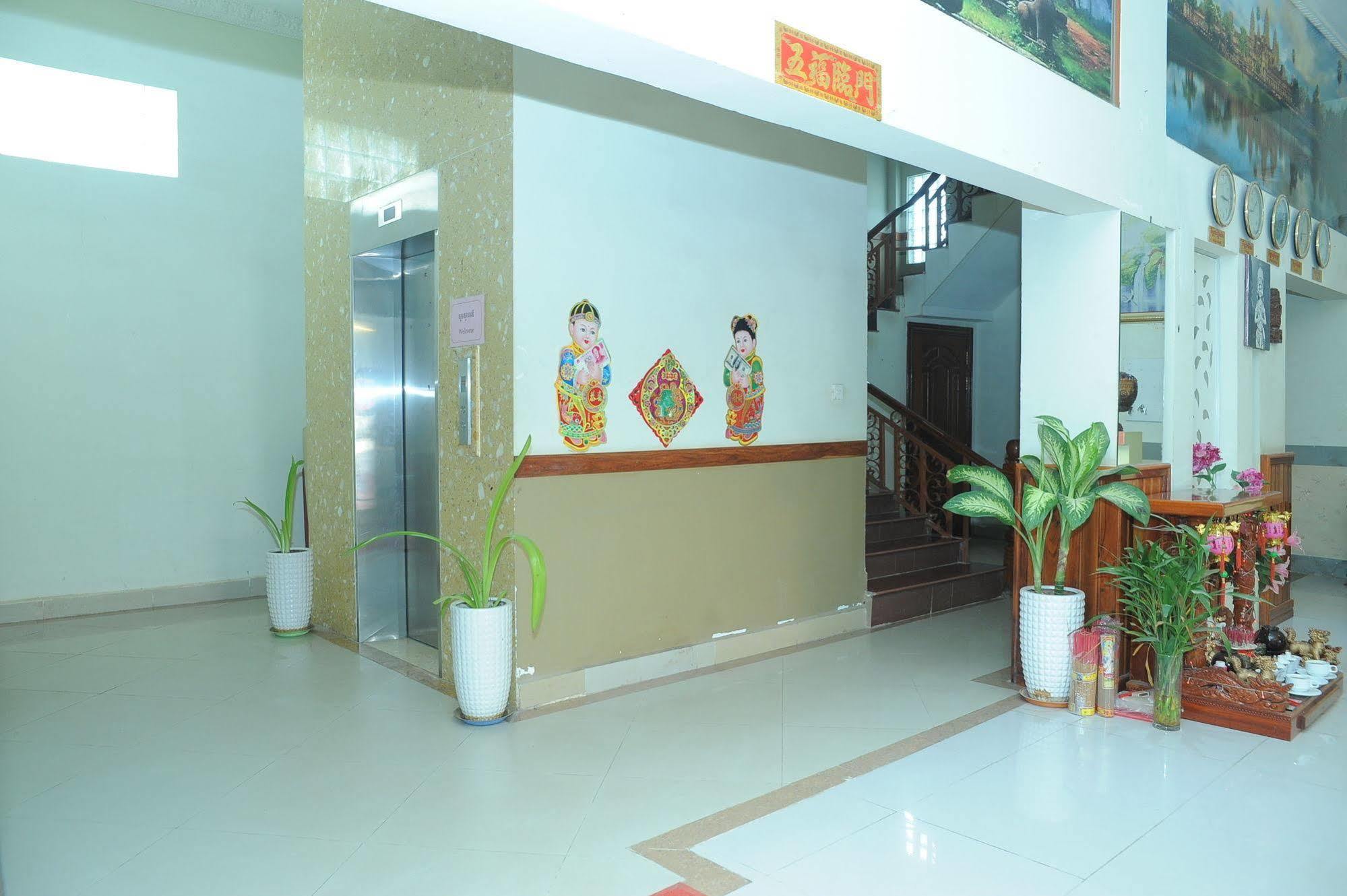 Lux Star Town Hotel Phnom Penh Eksteriør bilde