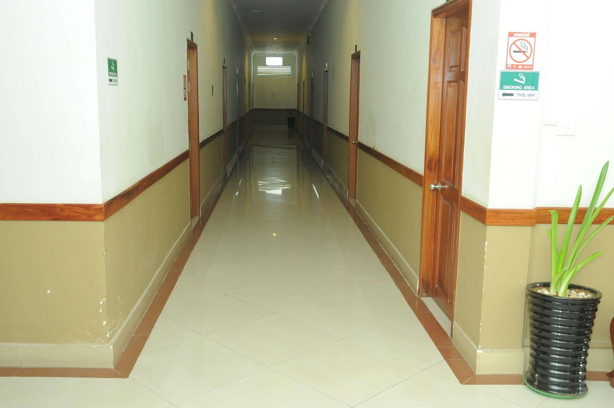 Lux Star Town Hotel Phnom Penh Eksteriør bilde